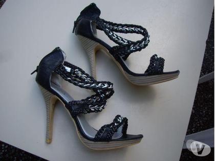Chaussures et bottes occasion Bouxwiller Bas-Rhin - Photos Vivastreet Escarpins à talons Noir chainette pt 38-neufs-15 €