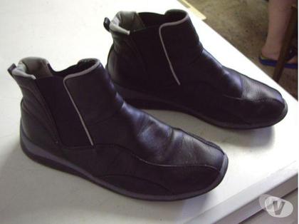 Chaussures occasion Bouxwiller Bas-Rhin - Photos Vivastreet Boots noir à bandes réfléchissantes pt 40 à 5 €