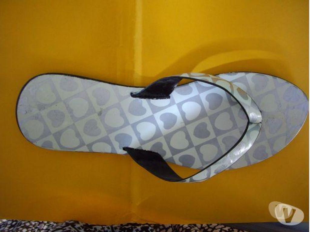 Chaussures Bas-Rhin Bouxwiller - 67330 - Photos Vivastreet Tongs argentés avec coeurs pt 36-37-neuves- 3,50 €