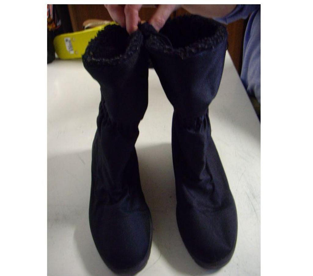 Chaussures Bas-Rhin Bouxwiller - 67330 - Photos Vivastreet Bottes Noir à tirettes fourrées pt 41-neuves