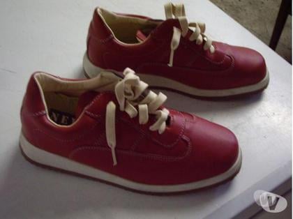 Chaussures et bottes occasion Bouxwiller Bas-Rhin - Photos Vivastreet Sneakers Bordeaux pointure 39 - neufs
