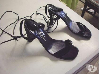Chaussures et bottes occasion Bouxwiller Bas-Rhin - Photos Vivastreet Sandales à talons et lacets noir pt 41