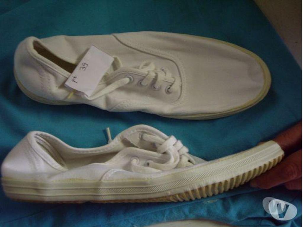 Chaussures Bas-Rhin Bouxwiller - 67330 - Photos Vivastreet Tennis toile Blanc à lacets pt 39-neuves- 2,50 €