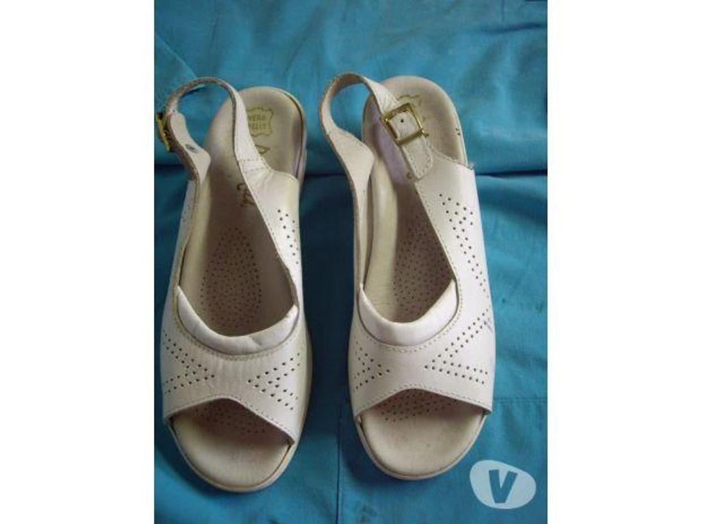 Chaussures Bas-Rhin Bouxwiller - 67330 - Photos Vivastreet Sandales à sangles Ecru pt 40