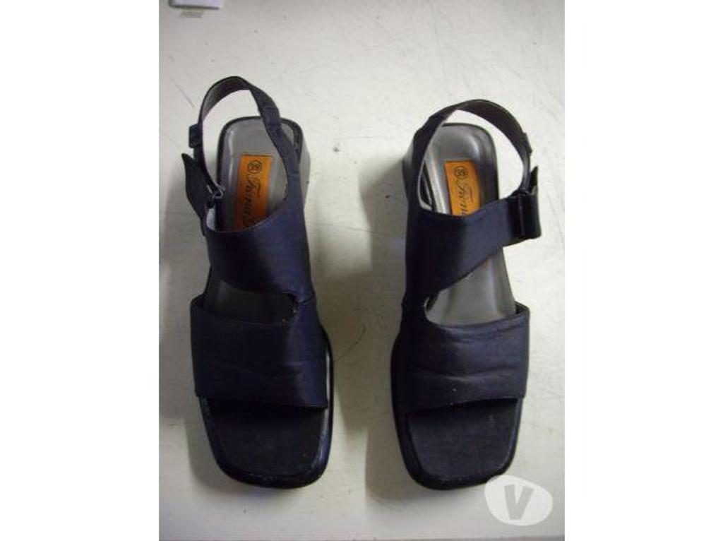 Chaussures Bas-Rhin Bouxwiller - 67330 - Photos Vivastreet Sandales Noir à petit talon et scratch pt 39