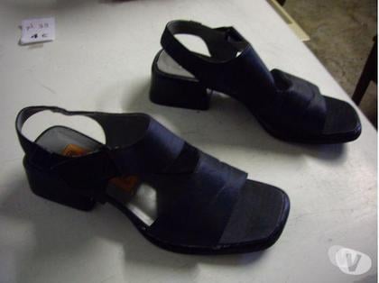 Chaussures occasion Bouxwiller Bas-Rhin - Photos Vivastreet Sandales Noir à petit talon et scratch pt 39