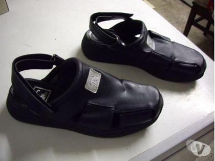 Chaussures et bottes occasion Bouxwiller Bas-Rhin - Photos Vivastreet Derbys Noir à sangle scratch pt 39 à 4 €