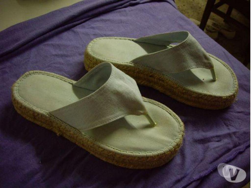 Chaussures Bas-Rhin Bouxwiller - 67330 - Photos Vivastreet Paires d'Espadrilles à large semelle pt 40 à 4 €
