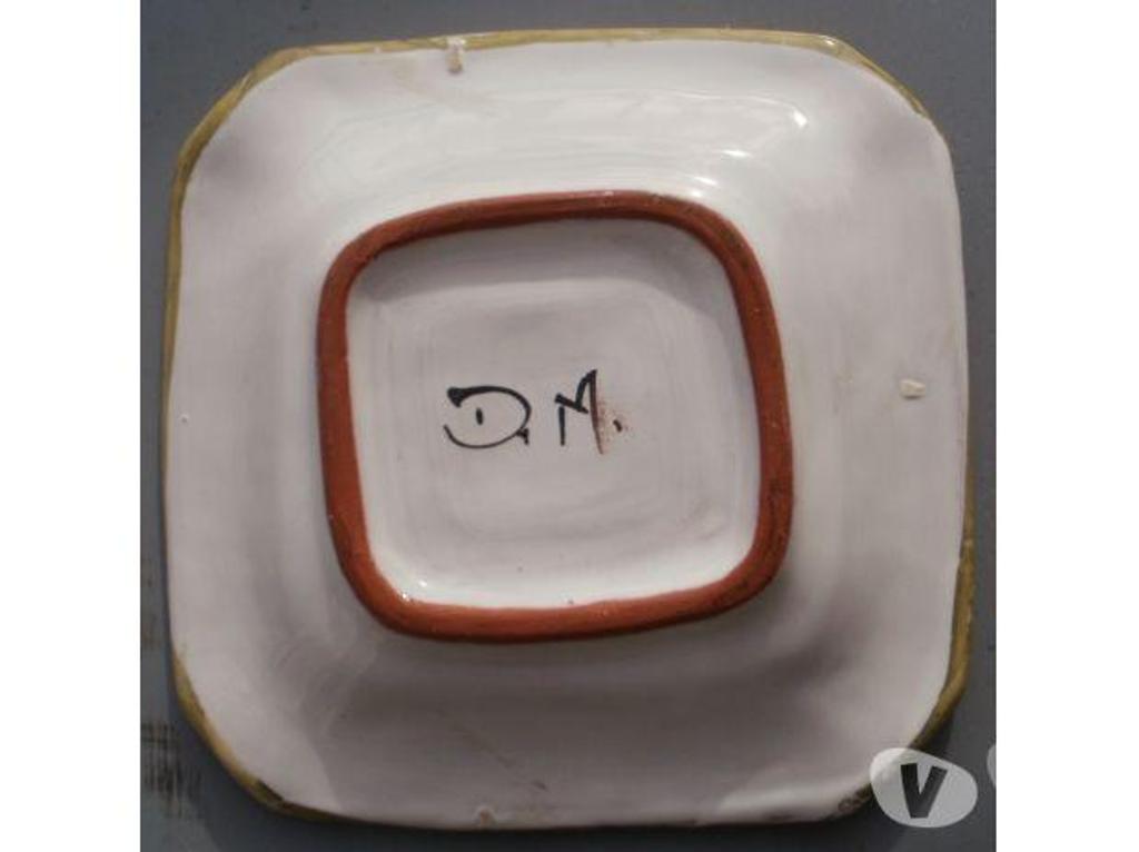 Décoration - art Tarn-et-Garonne Montauban - 82000 - Photos Vivastreet CENDRIER en porcelaine décor MOUSTIERS signé DM