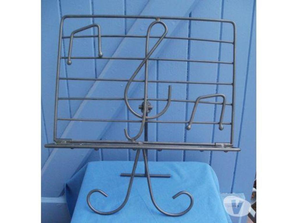 Instruments de musique Tarn-et-Garonne Montauban - 82000 - Photos Vivastreet LUTRIN pour partition musique, en métal