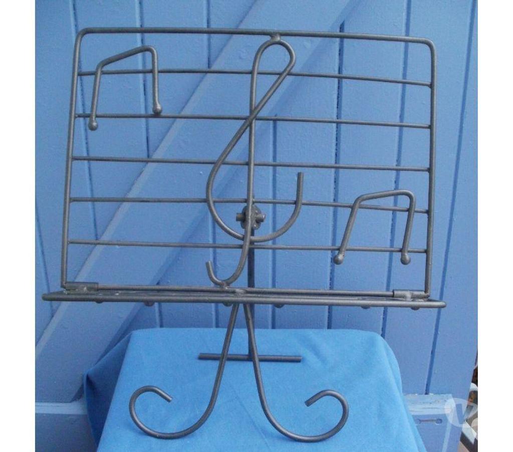 Instruments de musique Tarn-et-Garonne Montauban - 82000 - Photos Vivastreet LUTRIN pour partition musique, en métal