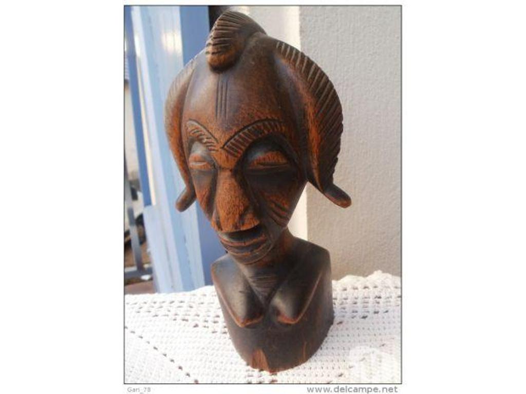 Décoration - art Tarn-et-Garonne Montauban - 82000 - Photos Vivastreet Statuette africaine en bois, hauteur 22 cm