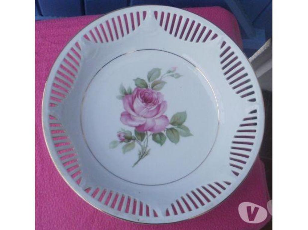 Ameublement & art de la table Tarn-et-Garonne Montauban - 82000 - Photos Vivastreet Plat ou corbeille en porcelaine aux rebords ajouré