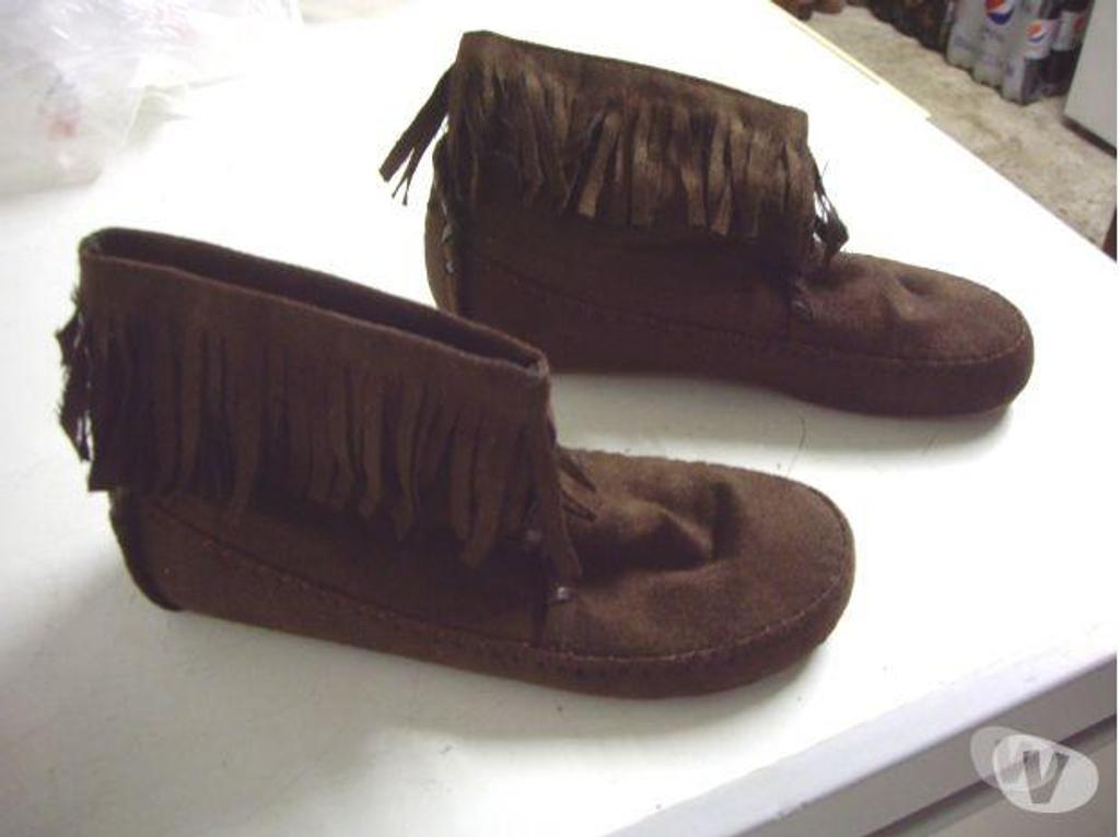 Chaussures Bas-Rhin Bouxwiller - 67330 - Photos Vivastreet Boots courtes Marron à franges pt 40-neuves- à 7 €