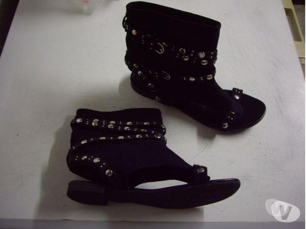 Chaussures Bas-Rhin Bouxwiller - 67330 - Photos Vivastreet Sandales Noir montantes pt 40-neuves- à 7 €