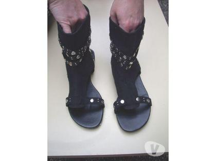 Chaussures occasion Bouxwiller Bas-Rhin - Photos Vivastreet Sandales Noir montantes pt 40-neuves- à 7 €