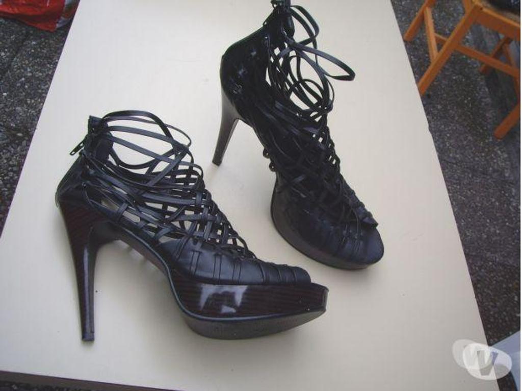 Chaussures Bas-Rhin Bouxwiller - 67330 - Photos Vivastreet Sandales Noir à talons 12 cm pt 40-neuves- 12 €
