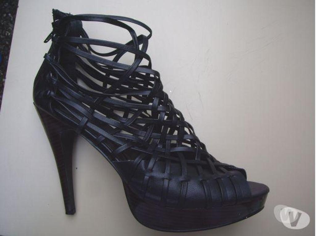 Chaussures Bas-Rhin Bouxwiller - 67330 - Photos Vivastreet Sandales Noir à talons 12 cm pt 40-neuves- 12 €