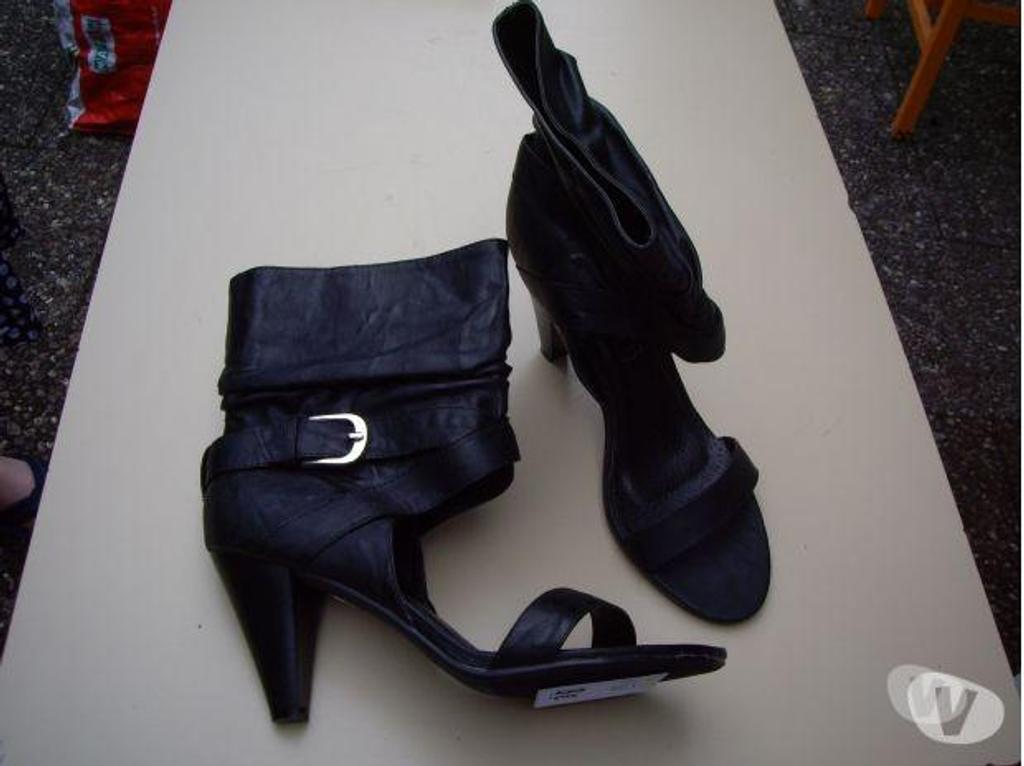Chaussures Bas-Rhin Bouxwiller - 67330 - Photos Vivastreet Sandales Noir montantes pt 39 -neuves- à 8 €
