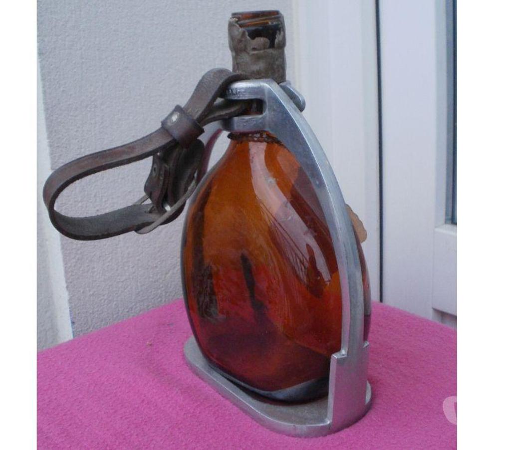 Collection Tarn-et-Garonne Montauban - 82000 - Photos Vivastreet Bouteille vide Armagnac DUCASTAING et son support