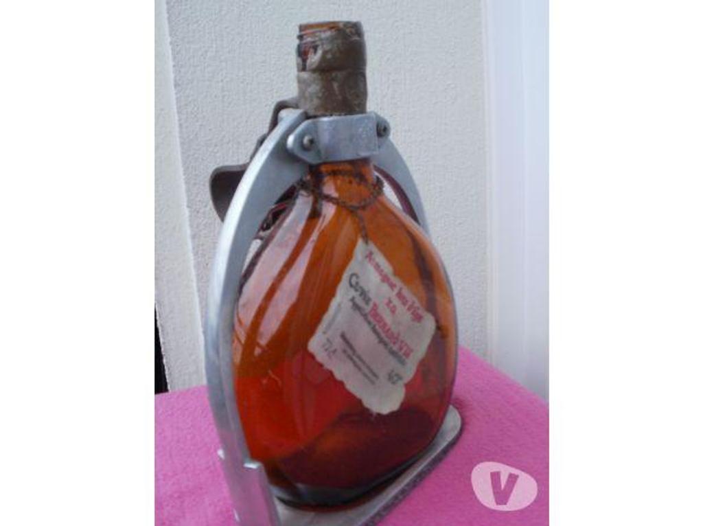 Collection Tarn-et-Garonne Montauban - 82000 - Photos Vivastreet Bouteille vide Armagnac DUCASTAING et son support