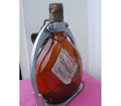 Collections Montauban Tarn-et-Garonne - Photos Vivastreet Bouteille vide Armagnac DUCASTAING et son support
