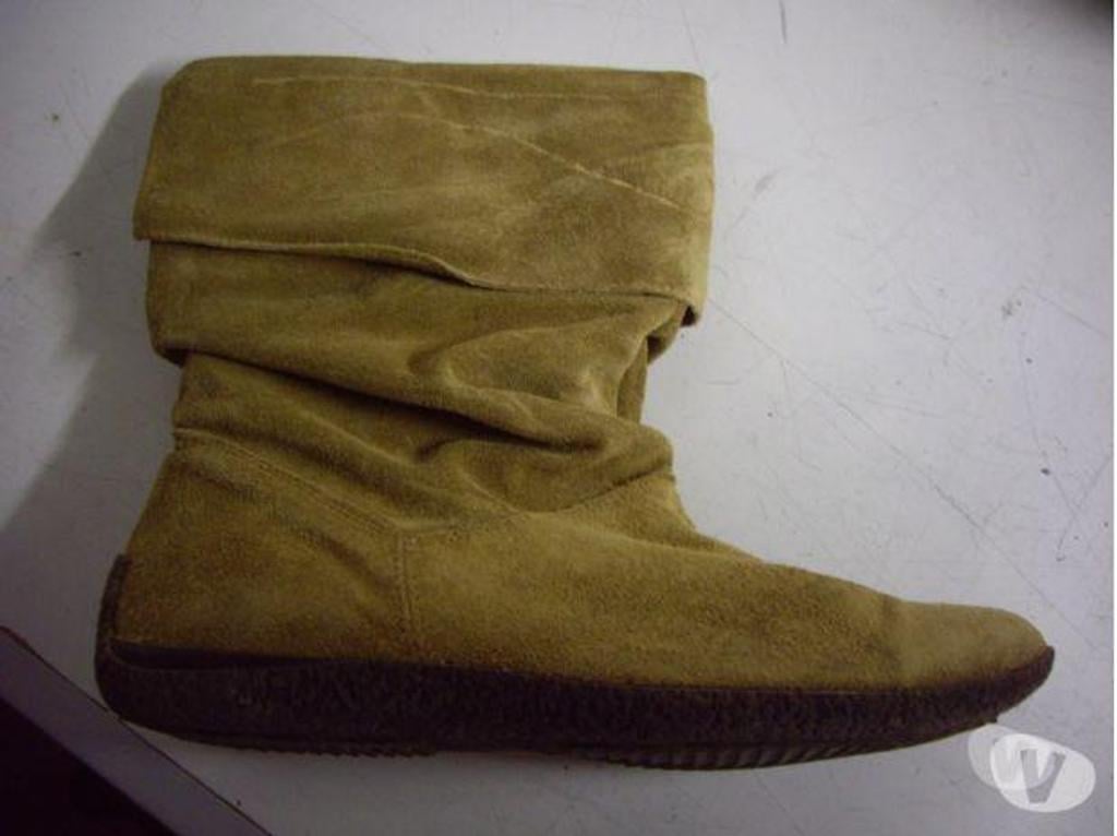 Chaussures Bas-Rhin Bouxwiller - 67330 - Photos Vivastreet Bottillons en daim Brun pt 40-neufs- à 12 €