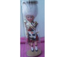 Poupee folklorique de la garde écossaisse, tambour