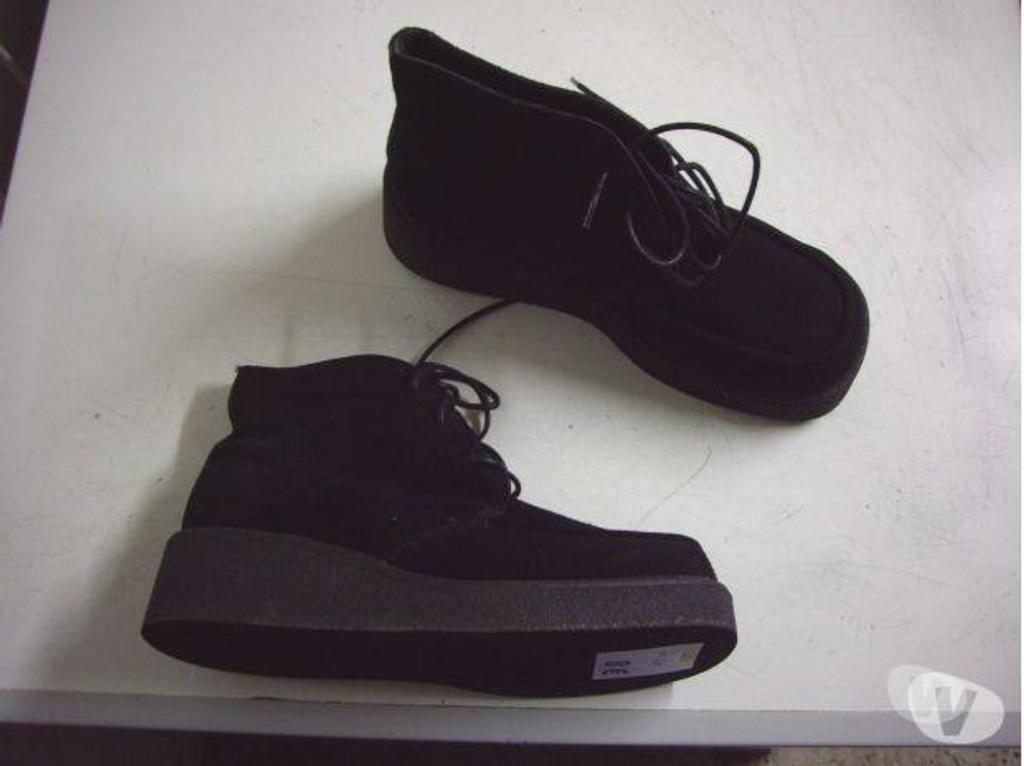 Chaussures Bas-Rhin Bouxwiller - 67330 - Photos Vivastreet Derbys à lacets en daim Noir pt 40-neufs- à 8 €