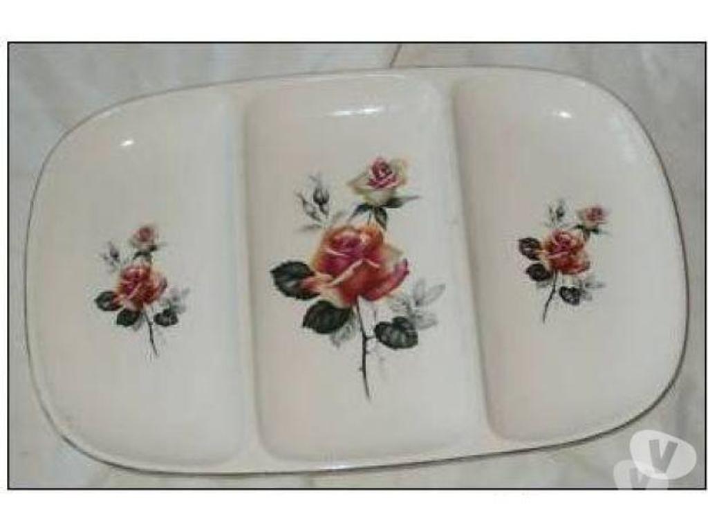 Ameublement & art de la table Tarn-et-Garonne Montauban - 82000 - Photos Vivastreet Plat en céramique 3 compartiments, motif roses