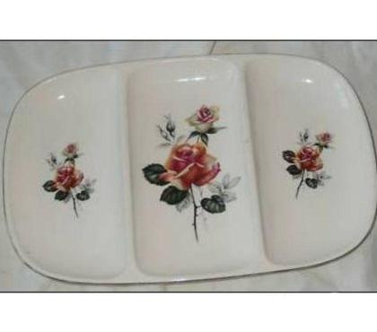 Ameublement & art de la table Montauban Tarn-et-Garonne - Photos Vivastreet Plat en céramique 3 compartiments, motif roses