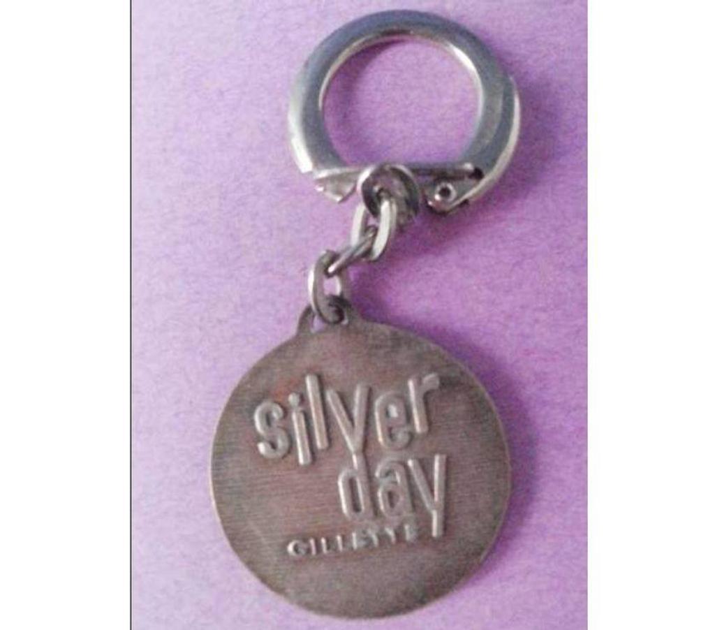 Collection Tarn-et-Garonne Montauban - 82000 - Photos Vivastreet Porte cle en métal SILVER DAY GILLETTE