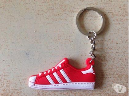 Matériel de sport Carnon Hérault - Photos Vivastreet porte clé key holder basket adidas model superstar rouge