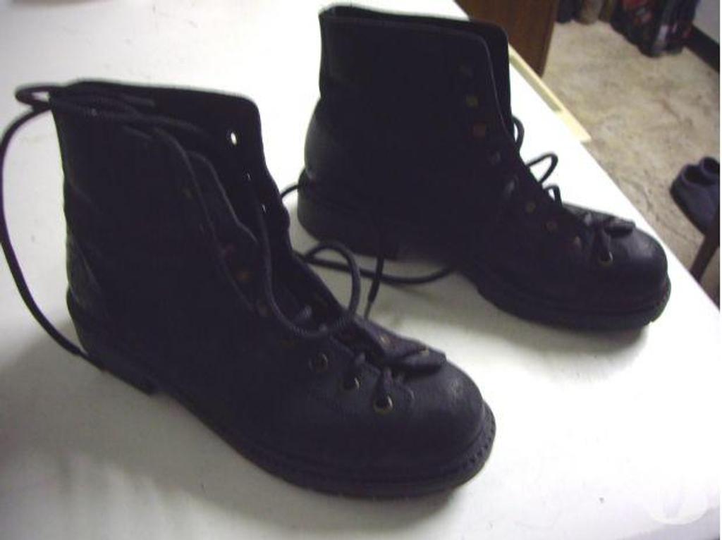 Chaussures Bas-Rhin Bouxwiller - 67330 - Photos Vivastreet Godillots Noir en croute de cuir vachette pt 40 à 8 €