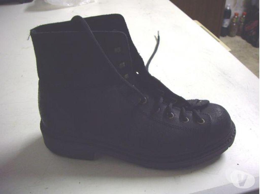 Chaussures Bas-Rhin Bouxwiller - 67330 - Photos Vivastreet Godillots Noir en croute de cuir vachette pt 40 à 8 €