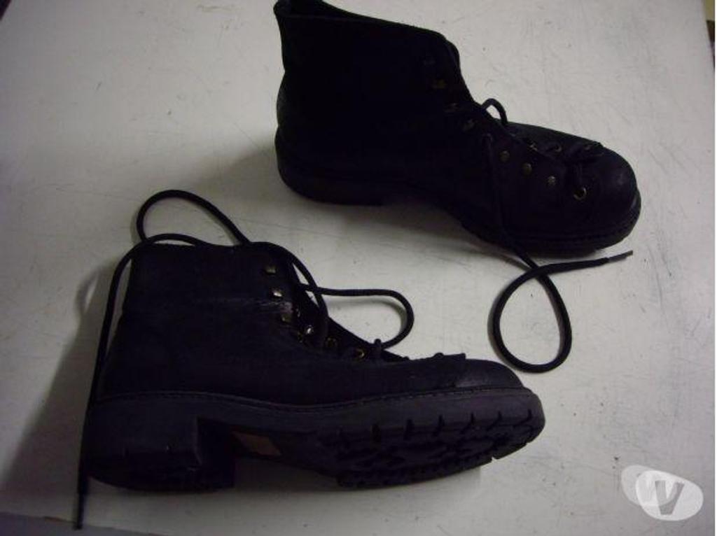 Chaussures Bas-Rhin Bouxwiller - 67330 - Photos Vivastreet Godillots Noir en croute de cuir vachette pt 40 à 8 €