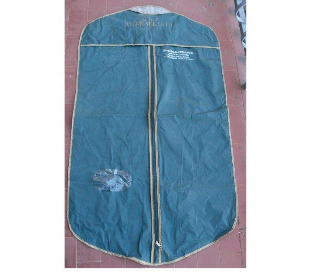 Accessoires - Bagagerie Tarn-et-Garonne Montauban - 82000 - Photos Vivastreet Housse de protection pour vêtement Guy DORMEUIL