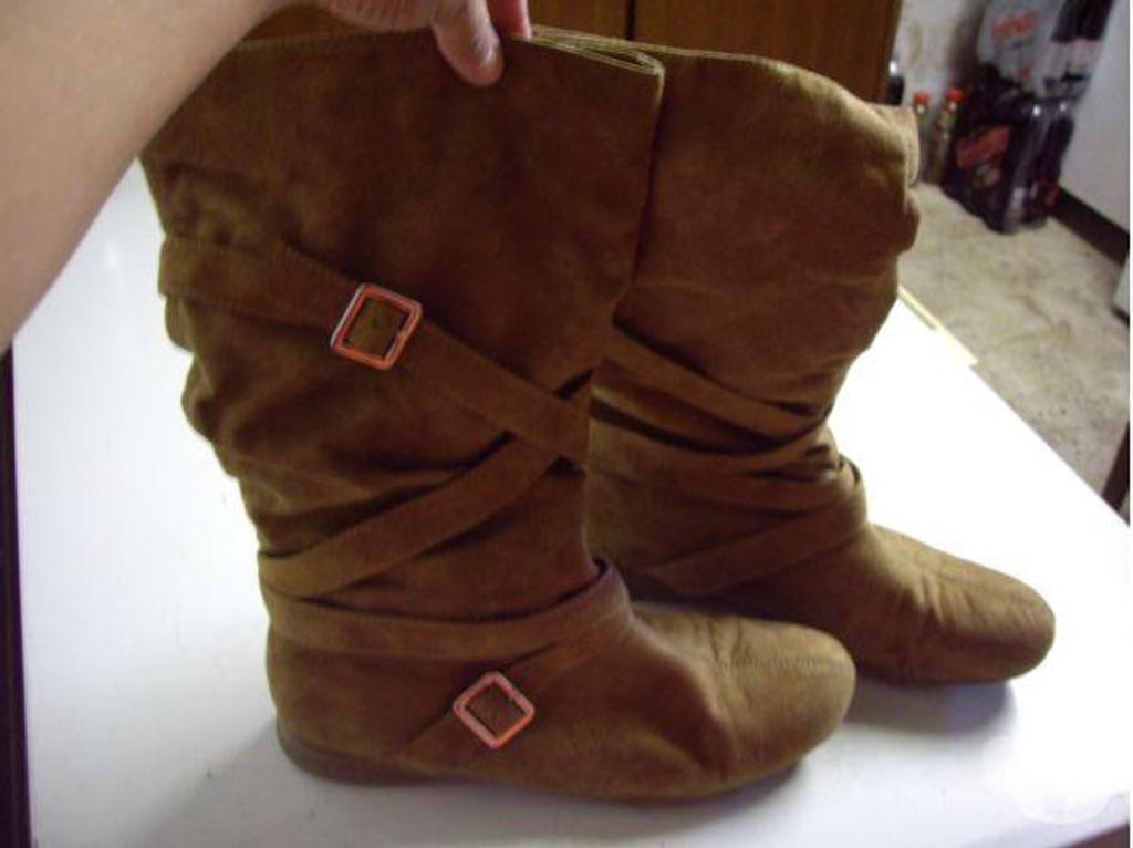 Chaussures Bas-Rhin Bouxwiller - 67330 - Photos Vivastreet Bottes Beige à boucles pt 41 - neuves