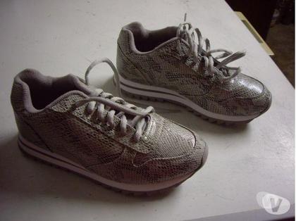 Chaussures et bottes occasion Bouxwiller Bas-Rhin - Photos Vivastreet Baskets de Ville Gris Serpenté pt 38-neuves- 7 €