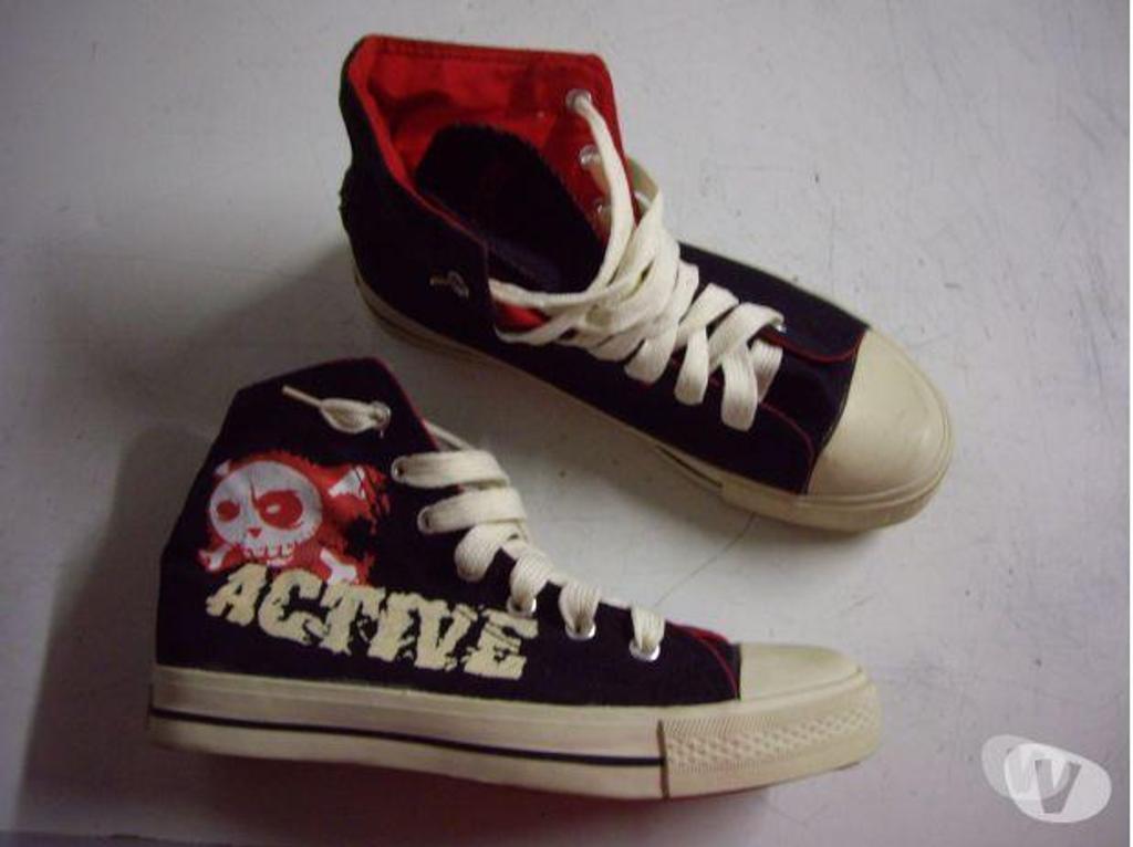 Chaussures Bas-Rhin Bouxwiller - 67330 - Photos Vivastreet Basket en toile Noir avec tête de mort pt 37 -neuves- à 8 €