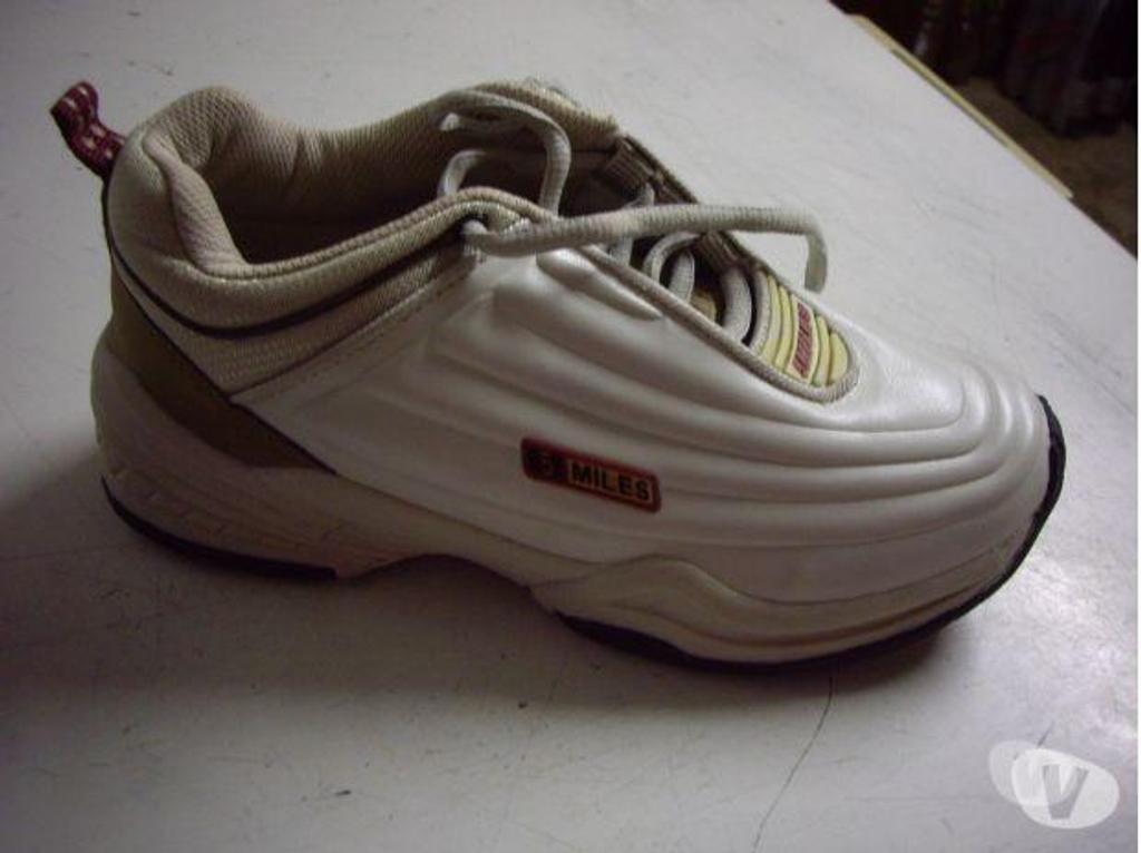 Chaussures Bas-Rhin Bouxwiller - 67330 - Photos Vivastreet Baskets de ville Crème doré pt 38 -neufs- à 7 €