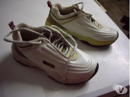 Chaussures occasion Bouxwiller Bas-Rhin - Photos Vivastreet Baskets de ville Crème doré pt 38 -neufs- à 7 €