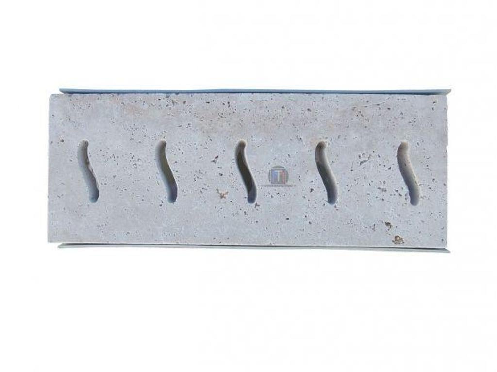  Var Forcalqueiret - 83136 - Photos Vivastreet Travertin Classique Grille Serpent + Plastique Caniveau