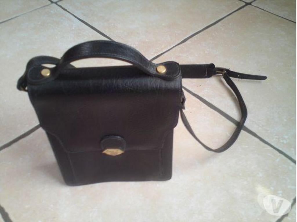 Accessoires - Bagagerie Var Bormes les Mimosas - 83230 - Photos Vivastreet SACOCHE HOMME CUIR NOIR_A BANDOULIERE et clé_