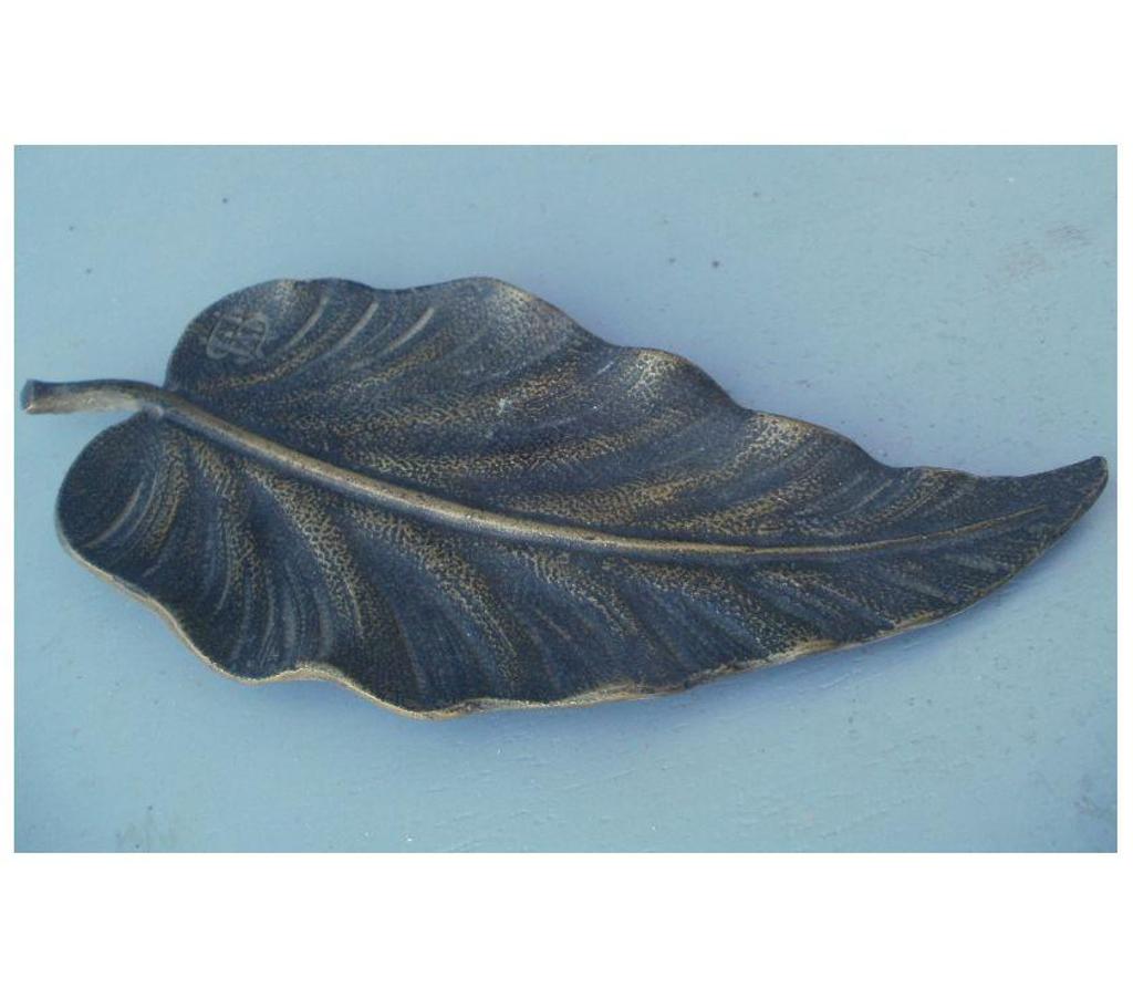Décoration - art Tarn-et-Garonne Montauban - 82000 - Photos Vivastreet Feuille en bronze sur petitspieds, estampillé SM