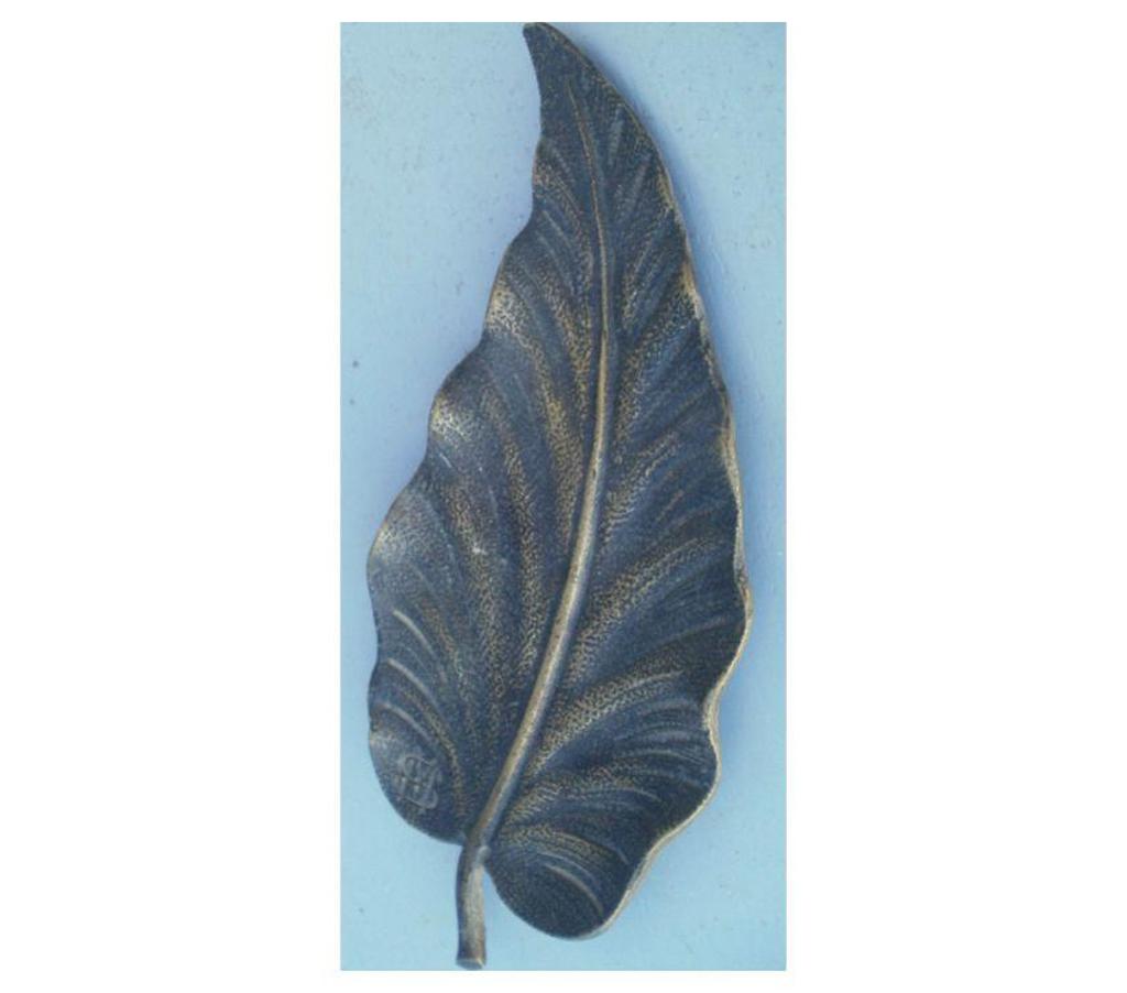Décoration - art Tarn-et-Garonne Montauban - 82000 - Photos Vivastreet Feuille en bronze sur petitspieds, estampillé SM