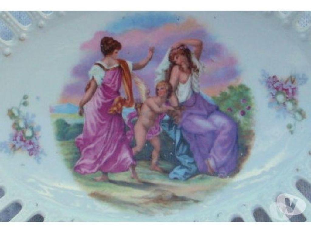Décoration - art Tarn-et-Garonne Montauban - 82000 - Photos Vivastreet Corbeille ajourée en porcelaine Longueur 31.5 cm