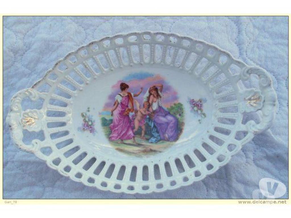 Décoration - art Tarn-et-Garonne Montauban - 82000 - Photos Vivastreet Corbeille ajourée en porcelaine Longueur 31.5 cm