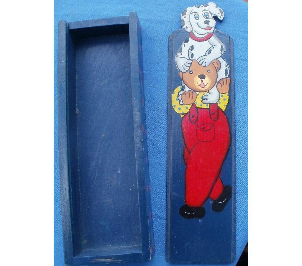 Accessoires - Bagagerie Tarn-et-Garonne Montauban - 82000 - Photos Vivastreet PLUMIER en bois, boite à crayon, décor d'animaux