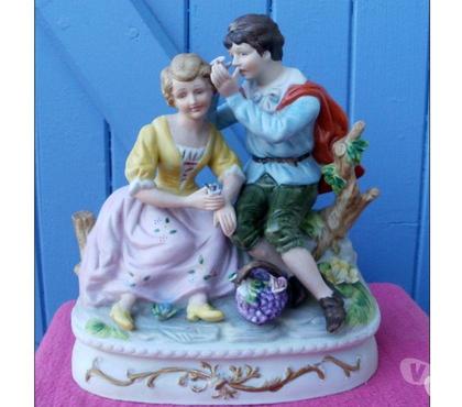 Décoration - art Montauban Tarn-et-Garonne - Photos Vivastreet Statuette, Couple de jeune gens assis, en biscuit